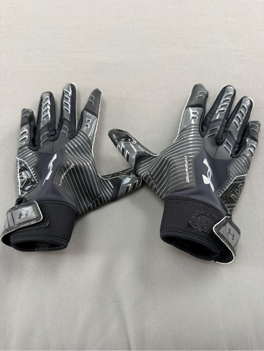 Under Armour Black Gray Football Gloves